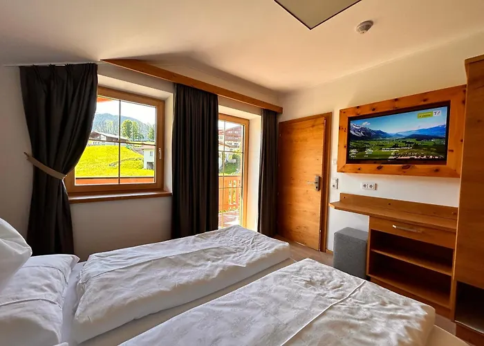 La Montana Ski & Hiking Lodge