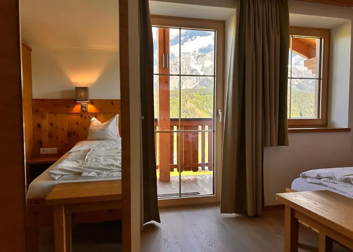 La Montana Ski & Hiking Lodge