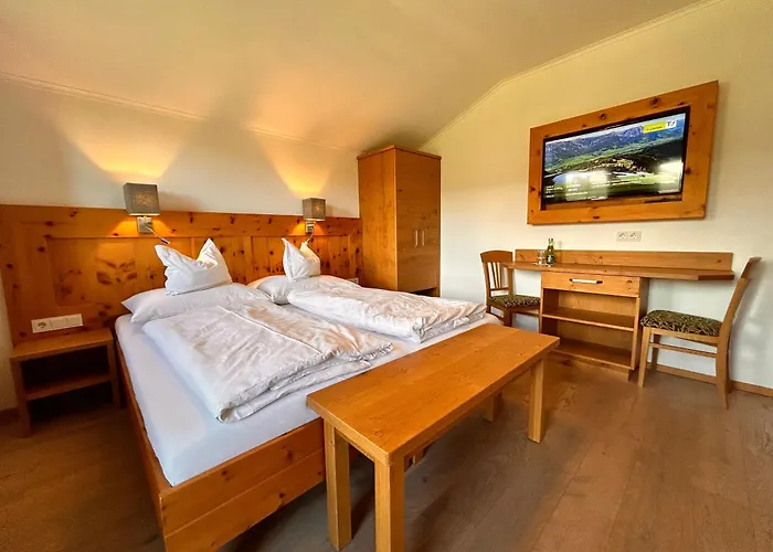 La Montana Ski & Hiking Lodge